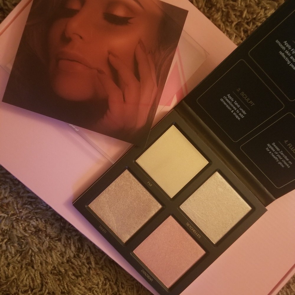 🆕️Huda Gold Sands 3D Highlight Palette
